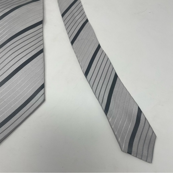 GIORGIO ARMANI Gray Stripe Silk Tie Made in Italy - Picture 3 of 6
